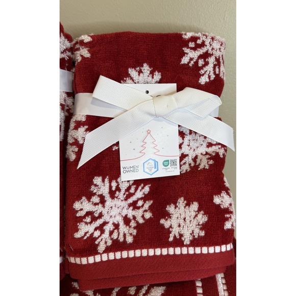 Caro 6 Pc Holiday Christmas Red & White Snowflake Reversible Bath Towels Set - Picture 3 of 4